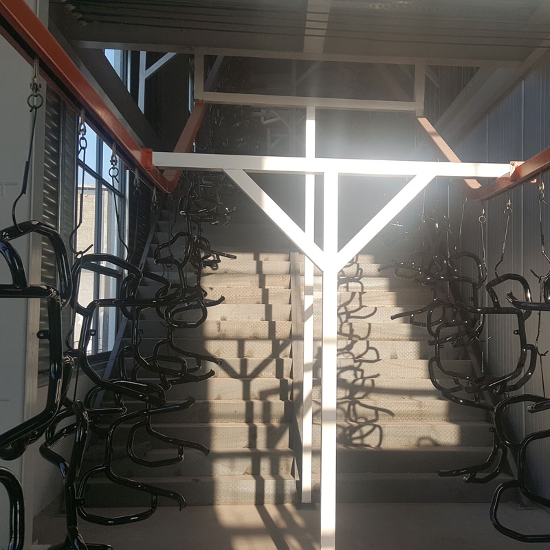 電動(dòng)三輪車(chē)配件噴塑流水線